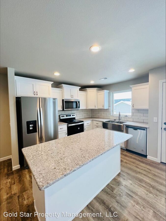 118 Marshall Loop Lincoln, ND House for Rent Rentable