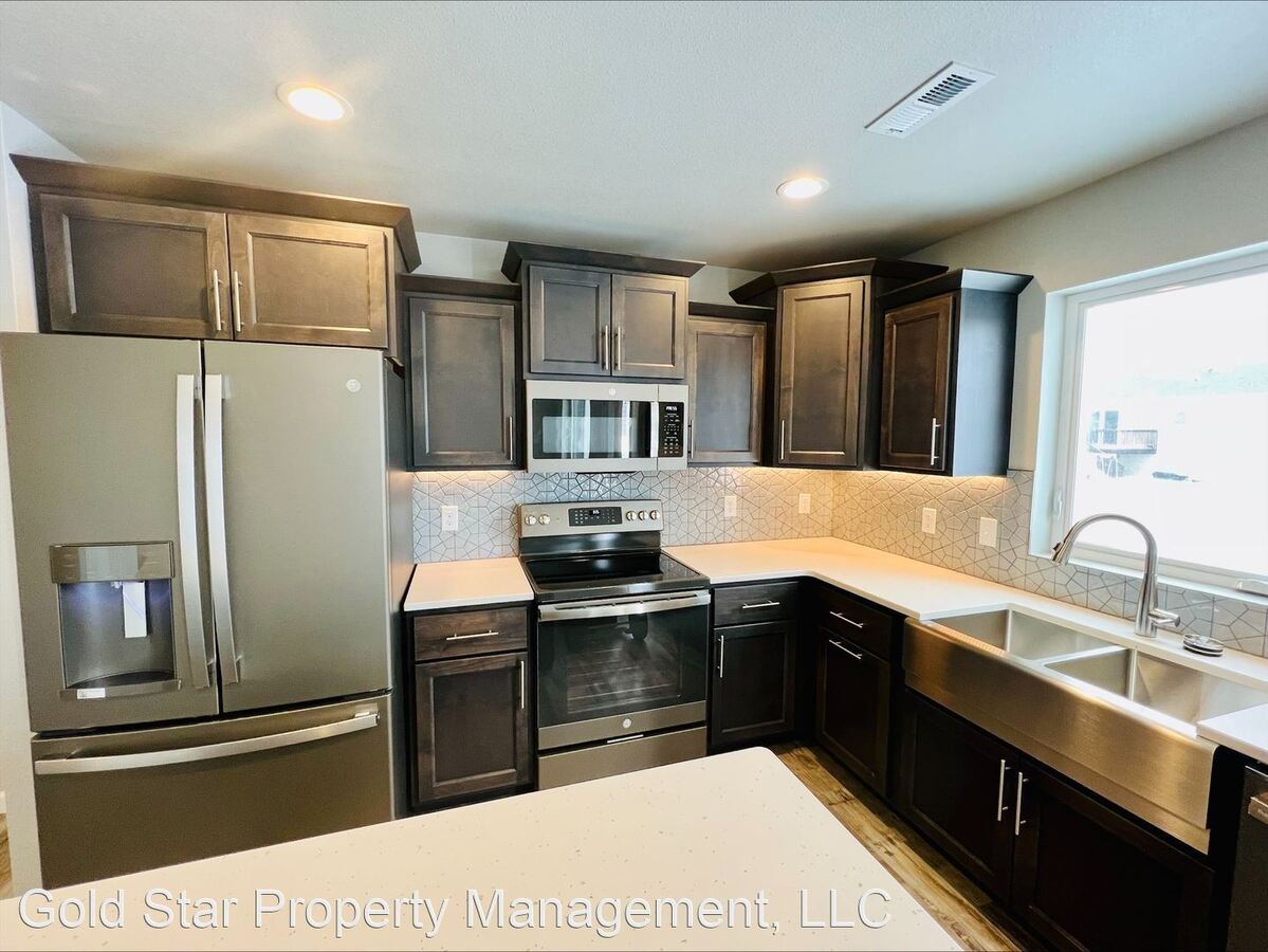 126 Marshall Loop Lincoln, ND House for Rent Rentable