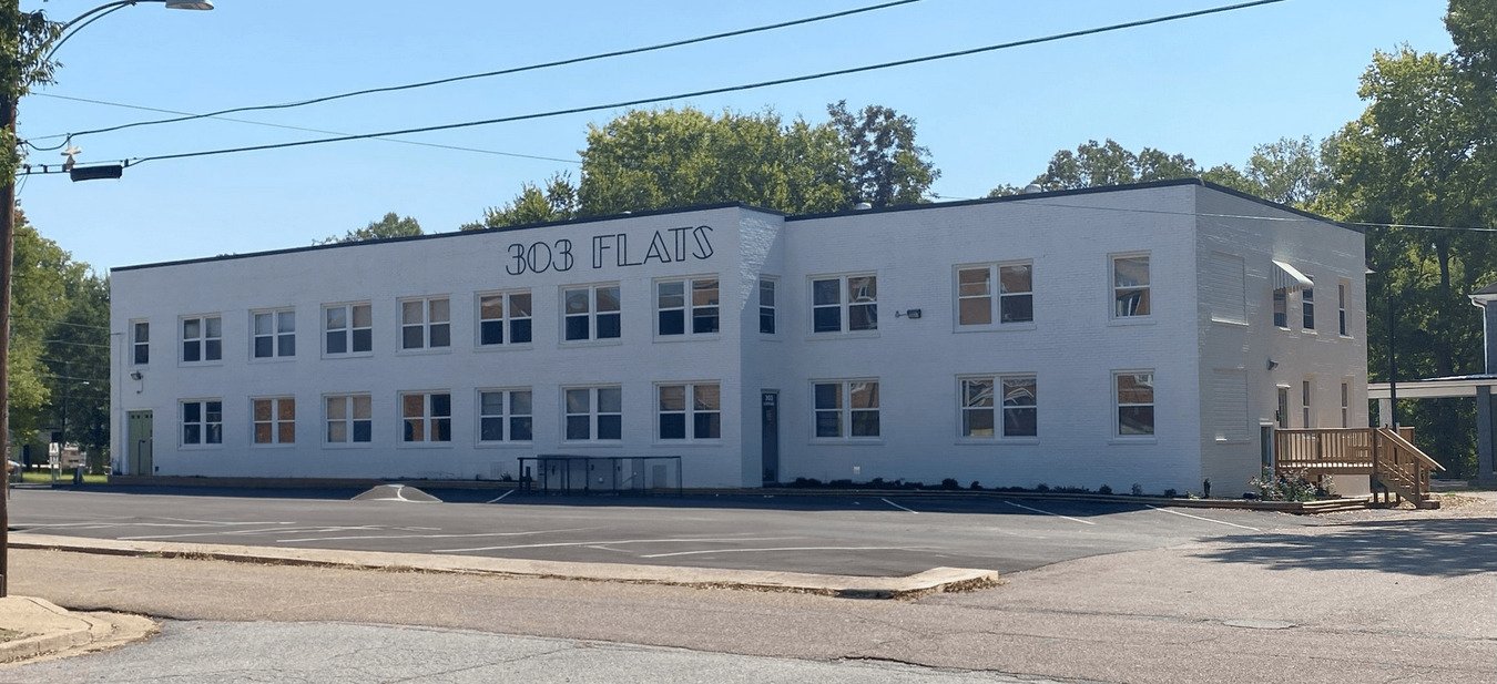 303 Flats Apartments 303 S Poplar St Paris, TN Rentable