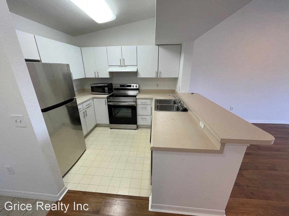 8234 Key Royal Cir 533 Naples, FL House for Rent Rentable