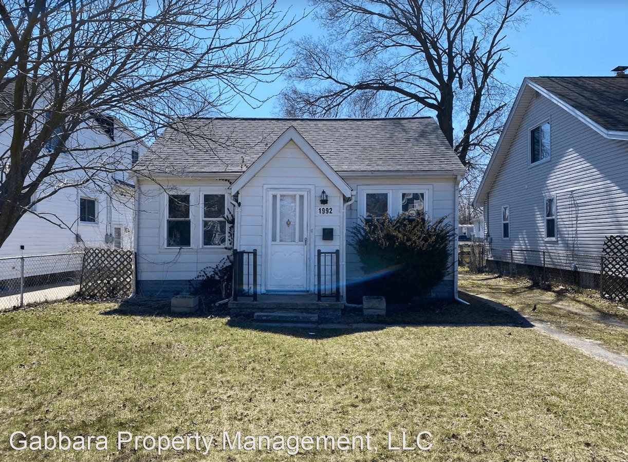1992 Pearl Warren, MI House for Rent Rentable