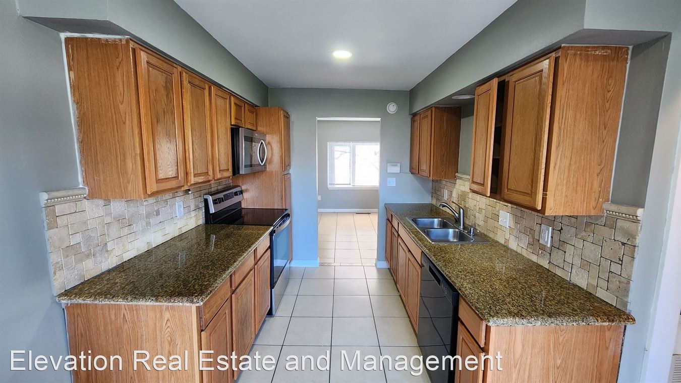 1300 Shaw Ave Springdale, AR House for Rent Rentable