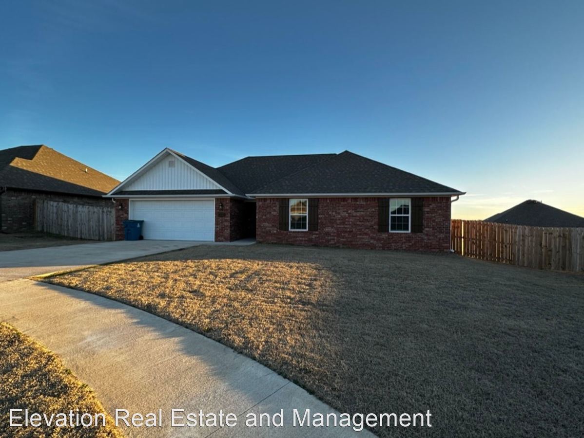 White Tail Apartments Ridge St Gentry, AR Rentable