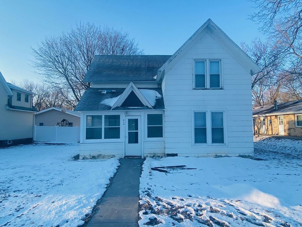 213 2Nd Ave Badger, IA House for Rent Rentable