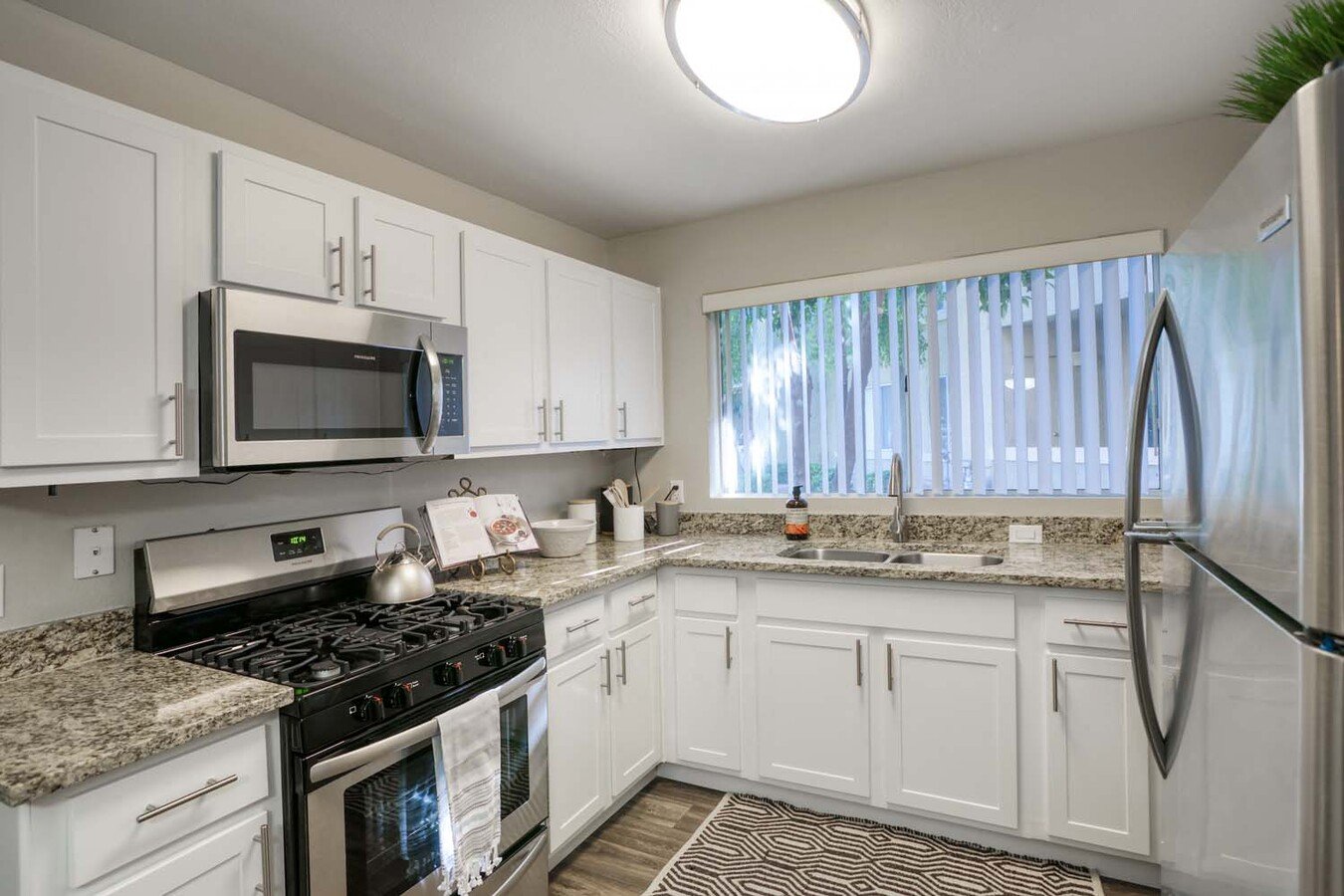 Lakeview at Superstition Springs Apartments Mesa, AZ