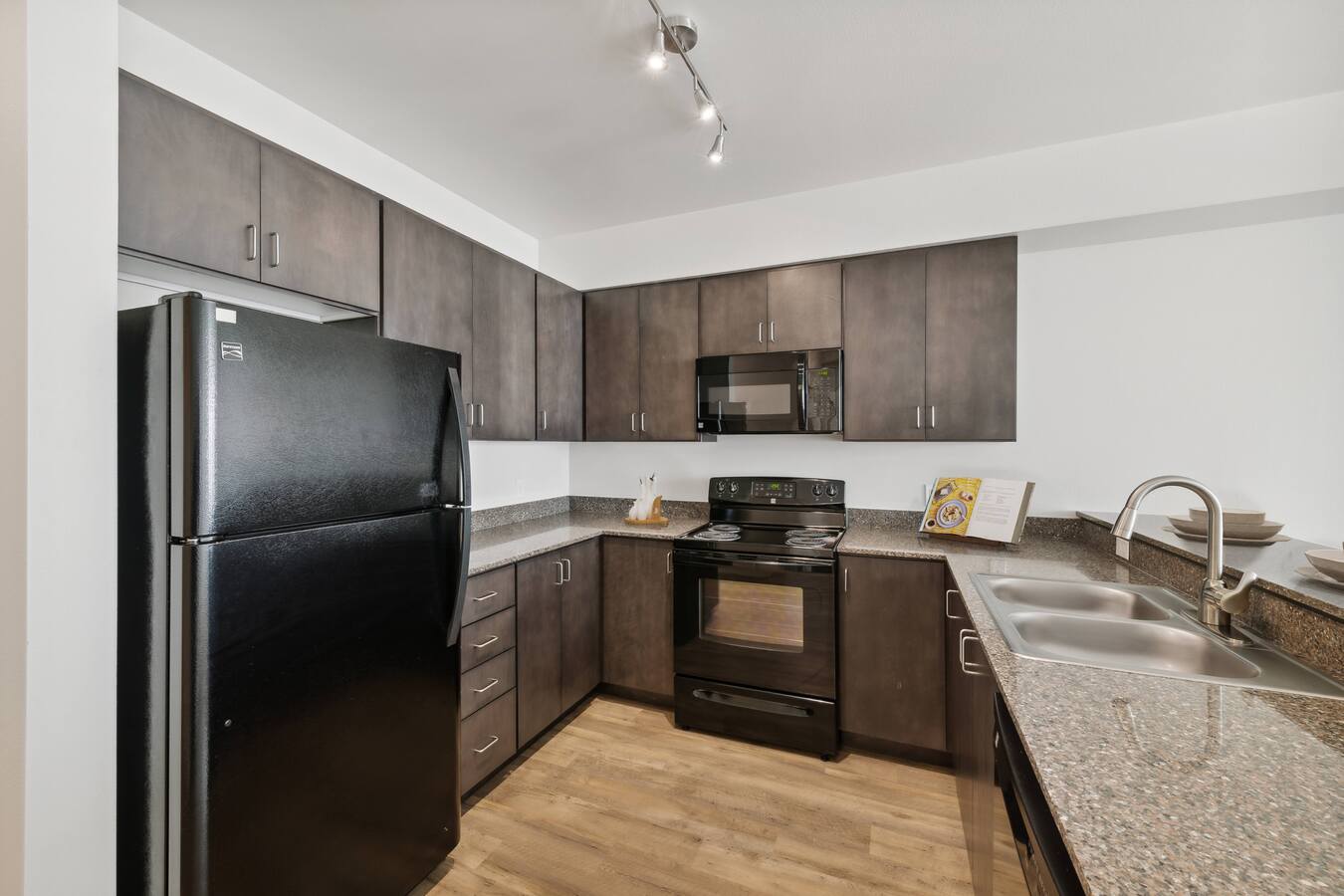 Maddox Apartments 995 N Marine Dr Portland, OR Rentable