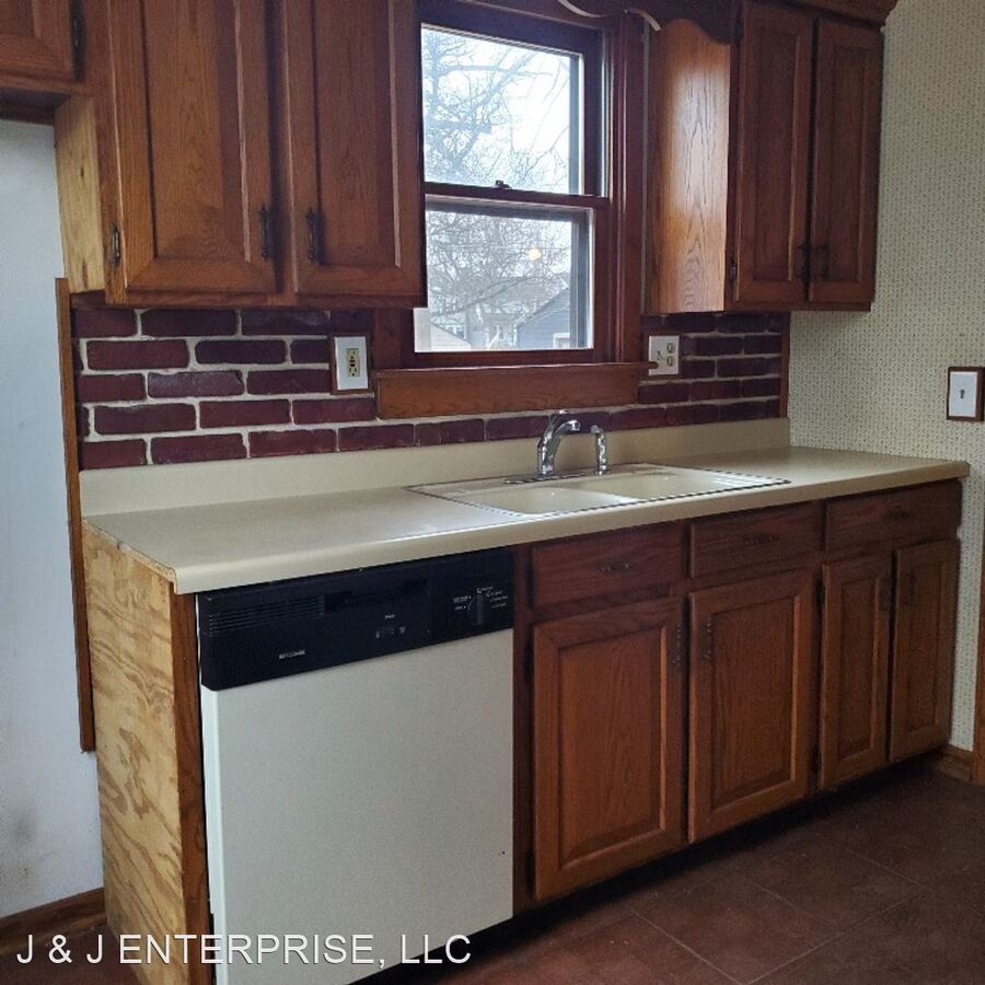 407 Cambridge Ave Elyria, OH House for Rent Rentable