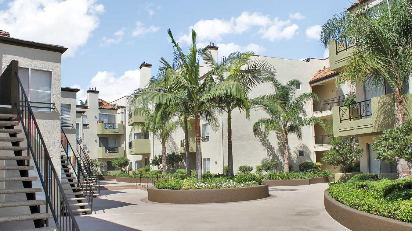 Kenwood Mews Apartments 230 N Kenwood St Burbank, CA