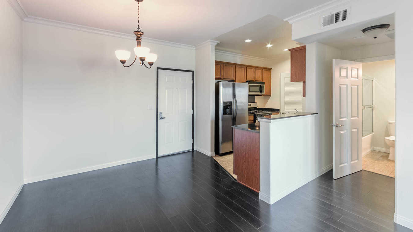 Versailles Koreatown Apartments Los Angeles, CA