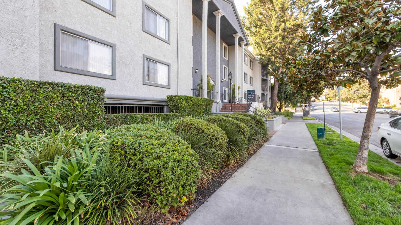 Virgil Square Apartments 411 South Virgil Los Angeles, CA
