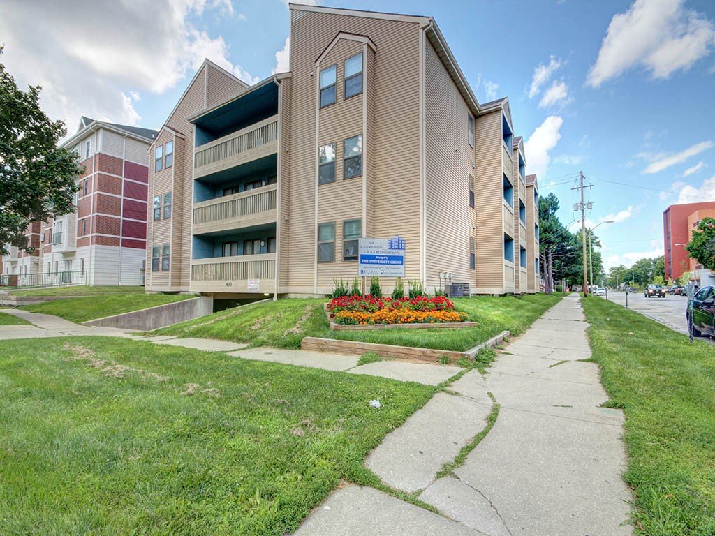 610 E Stoughton St Champaign, IL Apartment for Rent