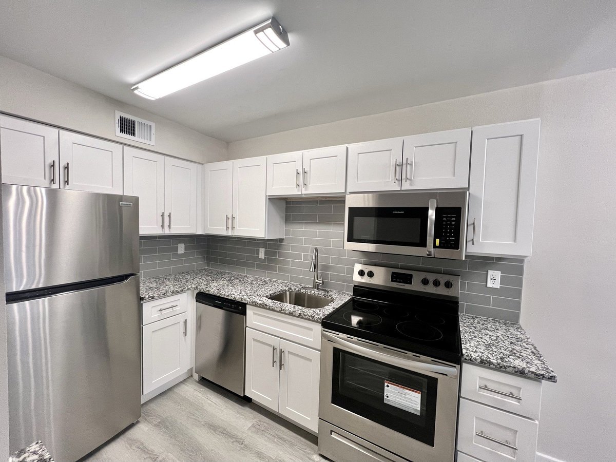 2700 at Homewood Apartments Birmingham, AL Rentable