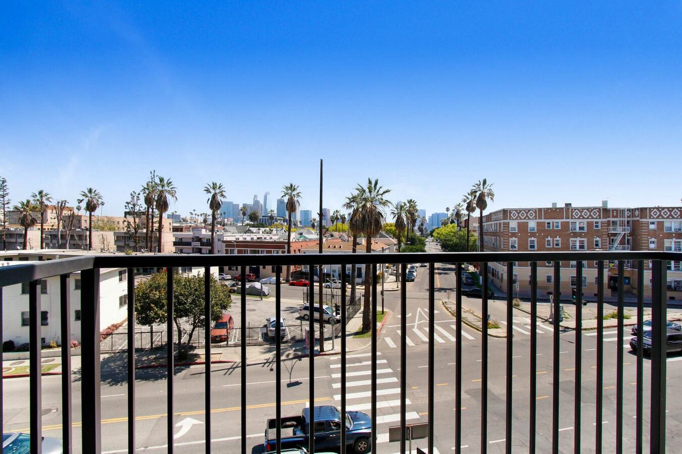 E on Hoover Apartments Los Angeles, CA Rentable