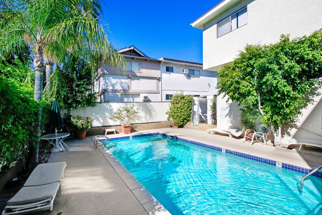 Zelzah Luxury Apartments 5207 Zelzah Avenue Encino, CA