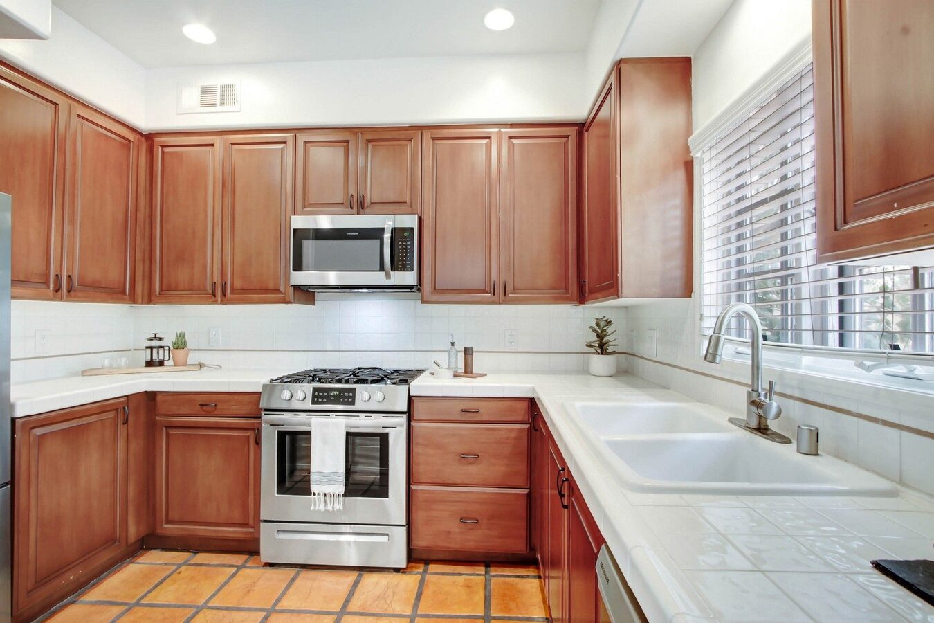 Isola Bella Apartments West Hollywood, CA Rentable