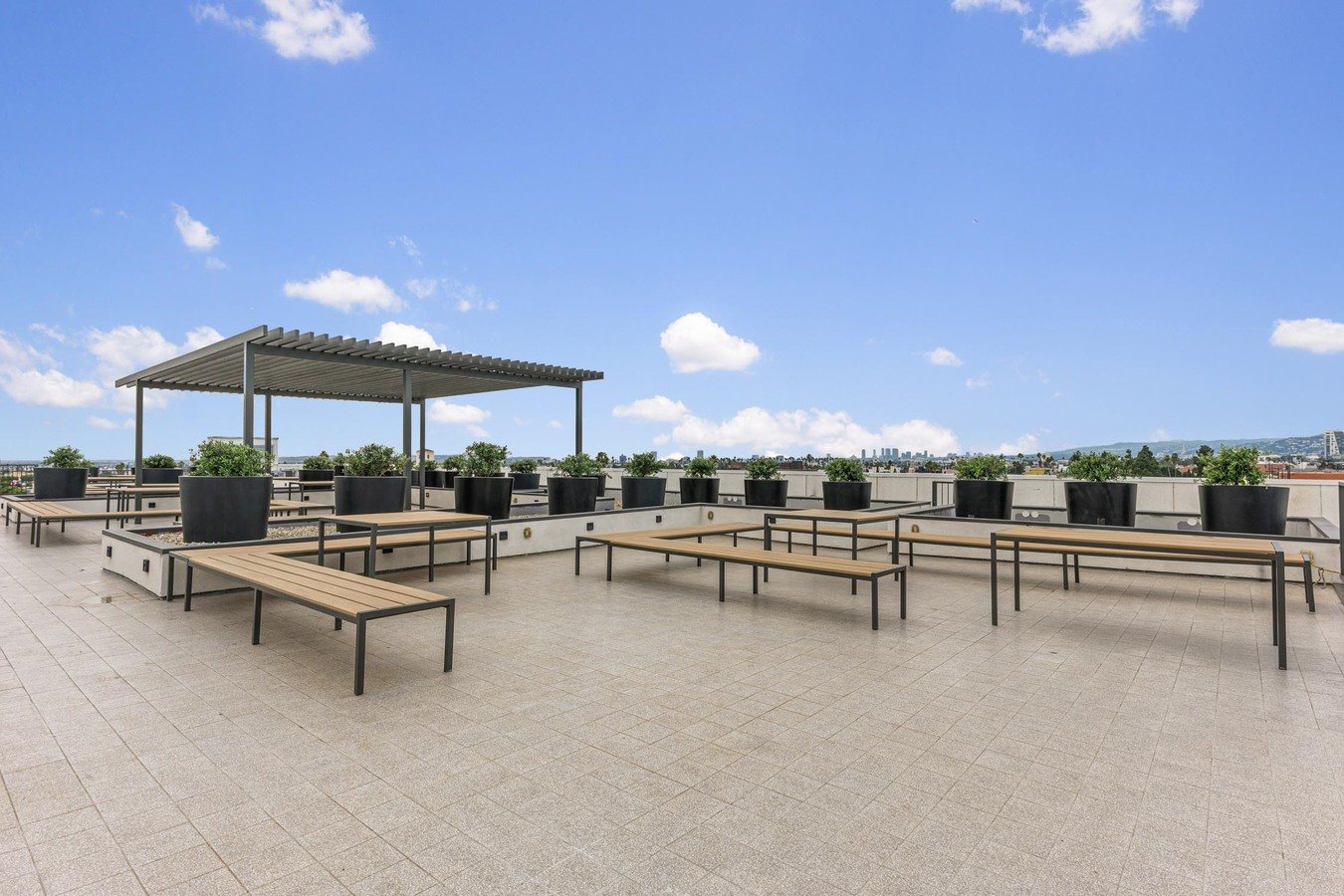 Common Fountain Apartments Los Angeles, CA Rentable