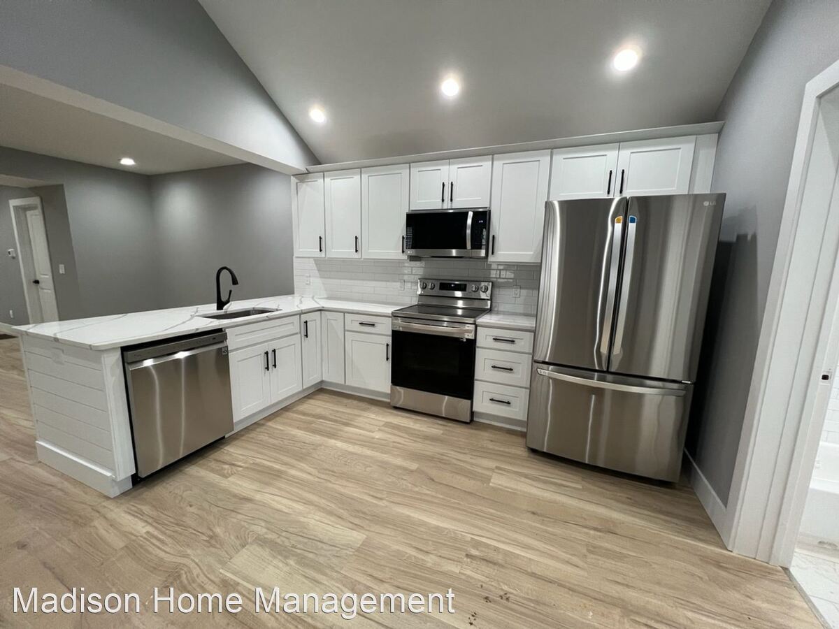 423 Railroad St Emmaus, PA House for Rent Rentable