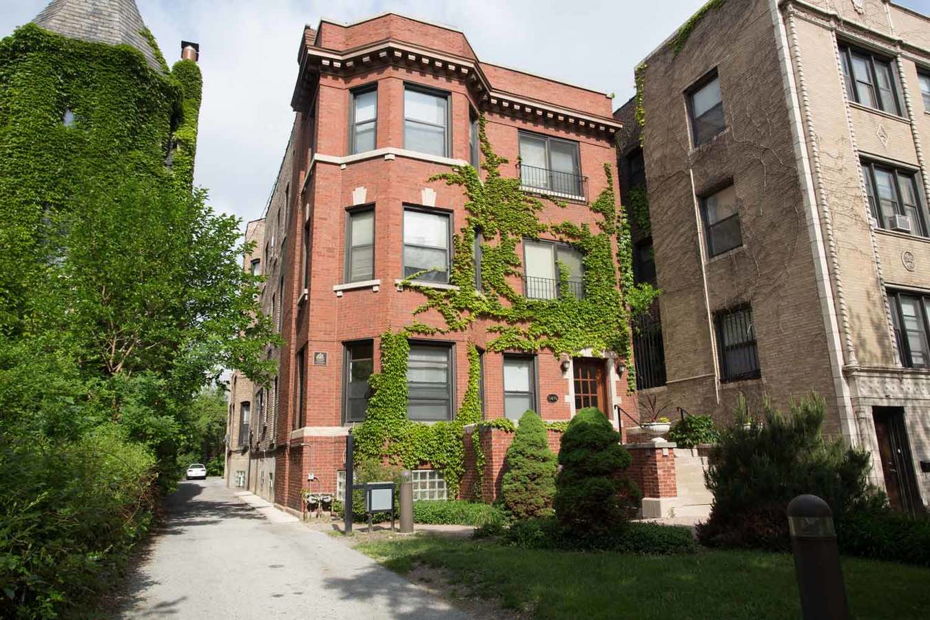 Cornell Terrace Apartments Chicago, IL