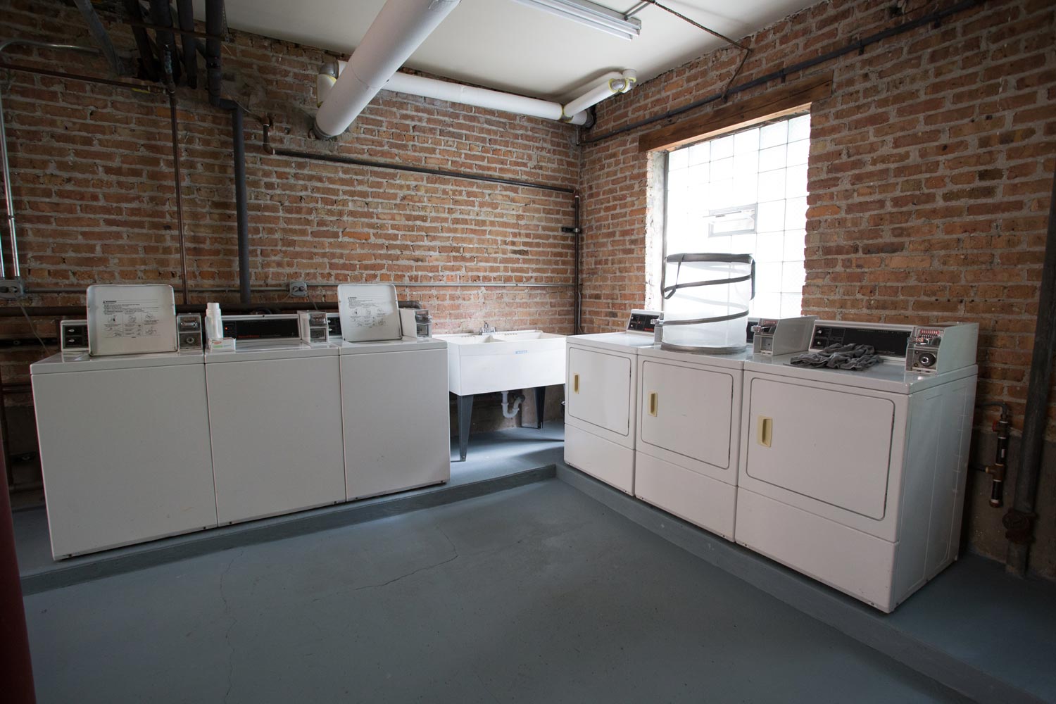 5415 S Woodlawn Avenue, Chicago (see pics & AVAIL)