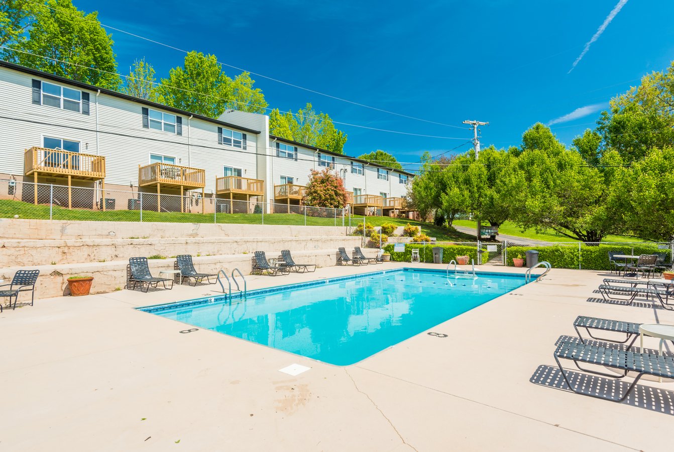 River Hill Townhomes Apartments Louisville, TN Rentable