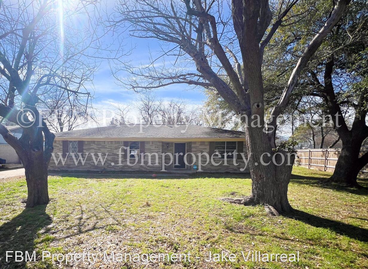 211 Stonegate St Terrell, TX House for Rent Rentable