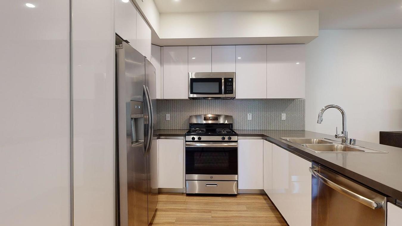 Private Bedroom in Sleek Beverly Grove Apartment... Los Angeles, CA