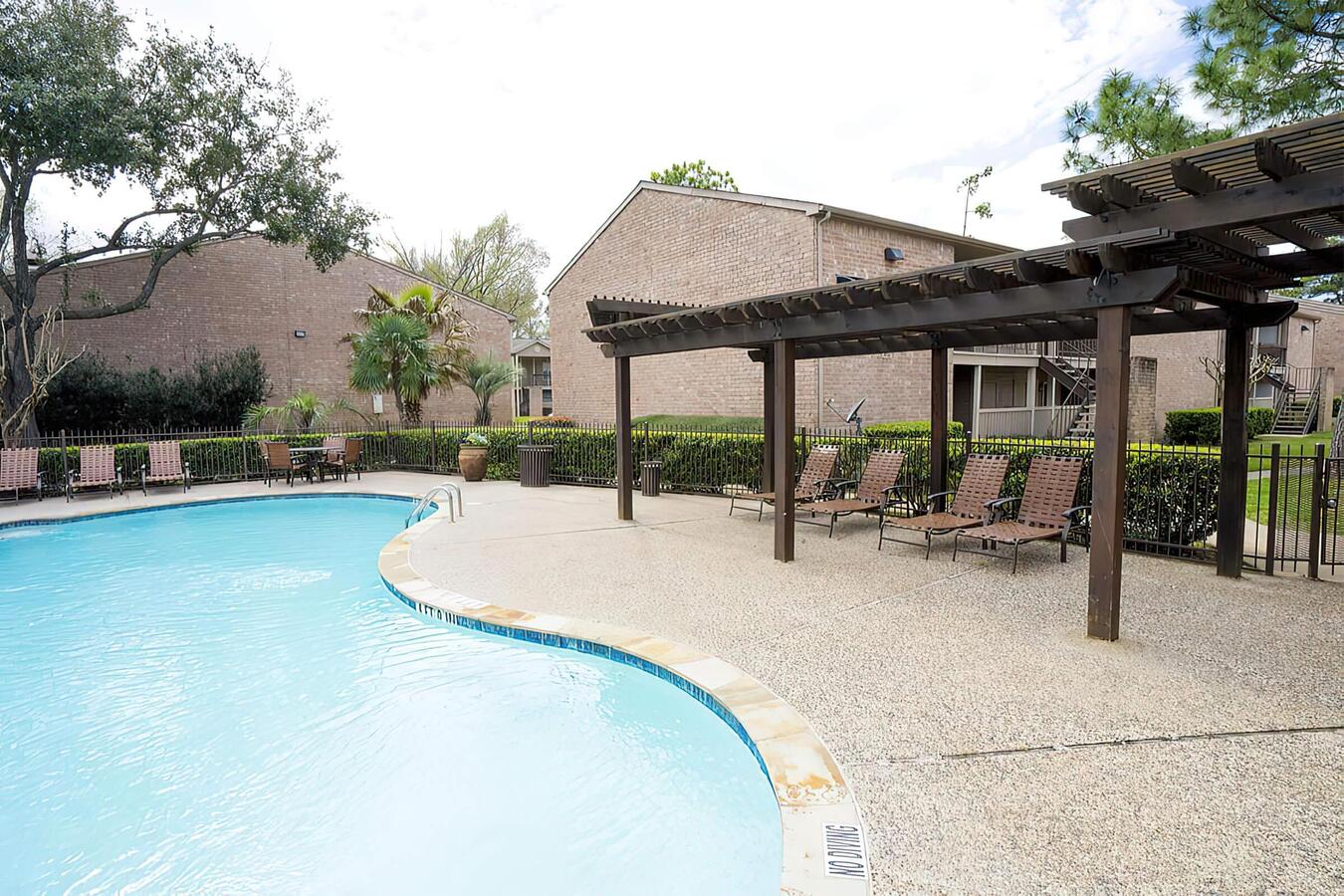 Summit Apartments Houston, TX Rentable
