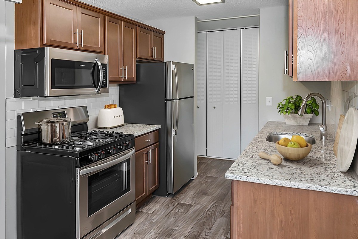 Woodhaven Apartments 6045 Lyndale Avenue Minneapolis, MN