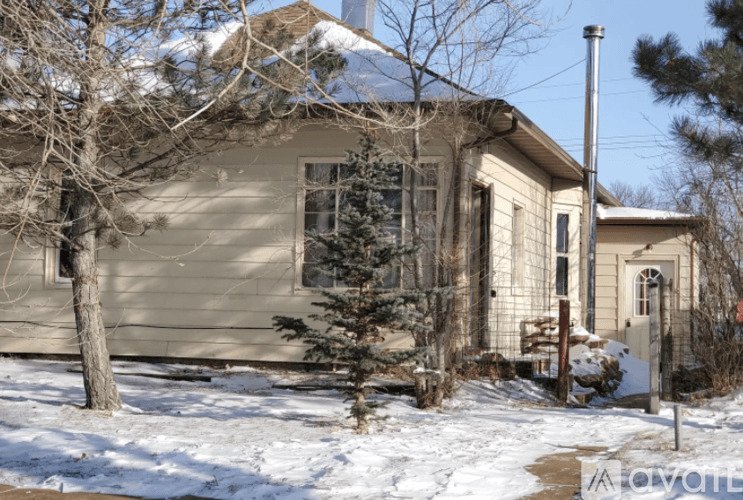 819 Mc Kenzie St New England, ND Apartment for Rent