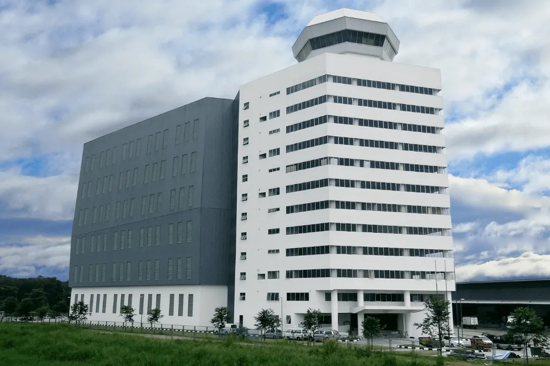 Earn A UK Degree & Gain IndustryRelevant Skills While Studying At This