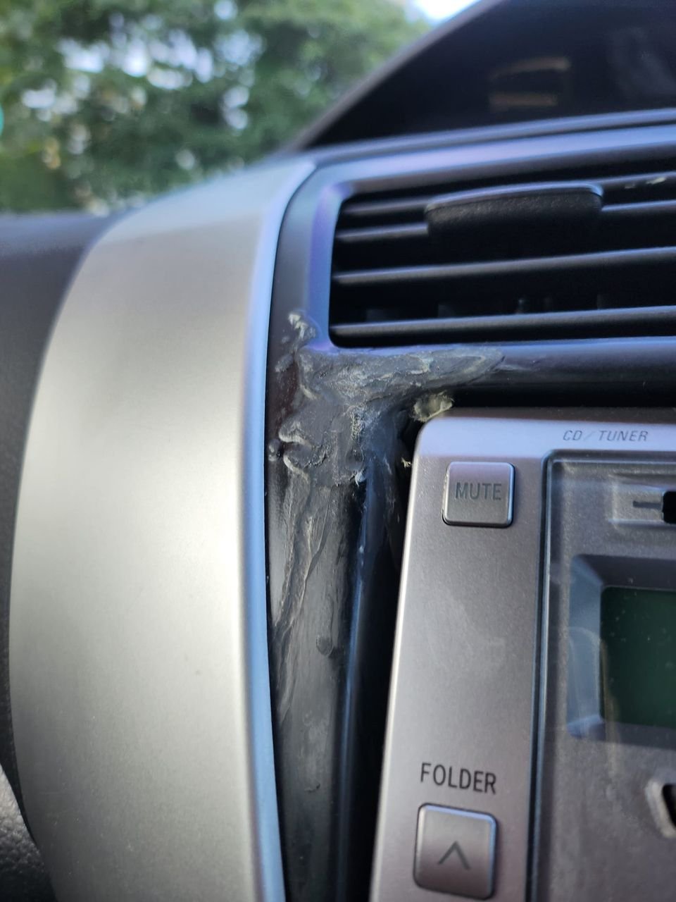 Elakkan Beli Pewangi Cecair, Ini RupaRupanya Penyebab Dashboard Kereta