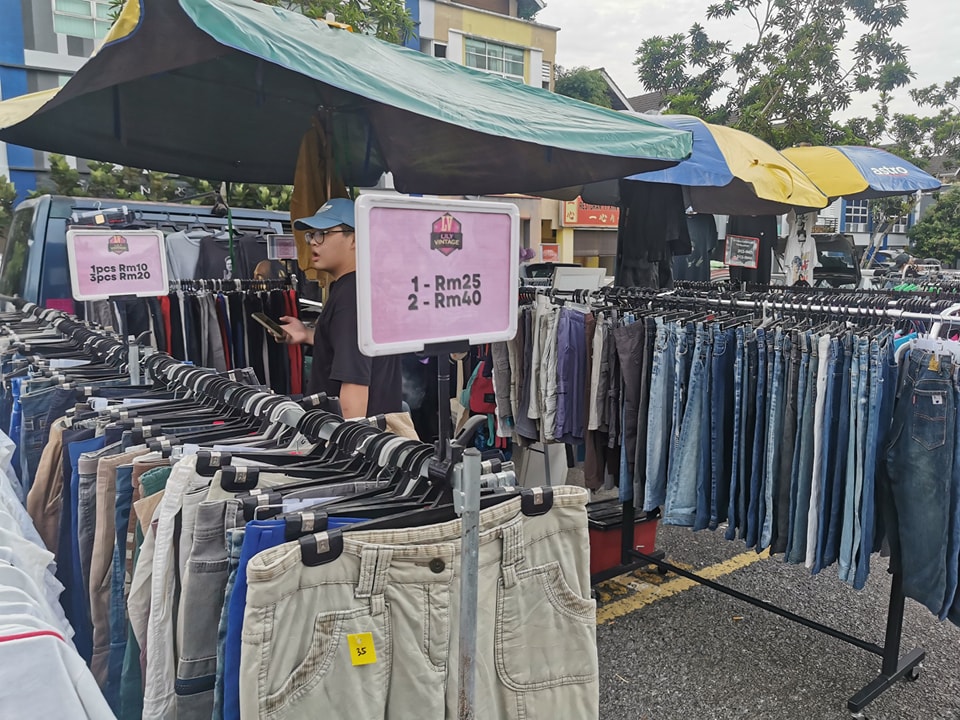 You Can Find Hundreds Of Vendors Selling PreLoved Items At This PJ Car