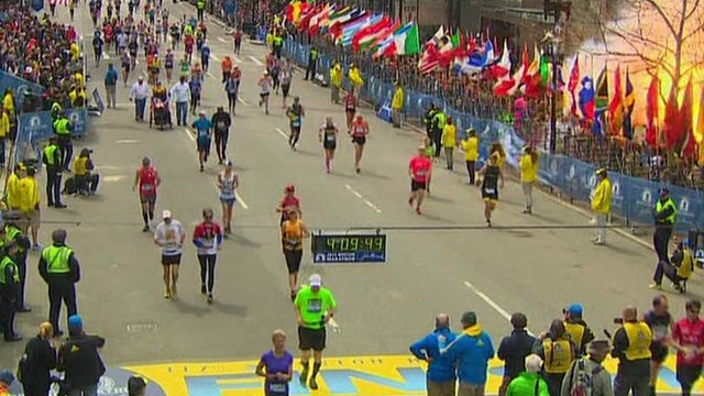 Photos of Boston Marathon blasts! Killed 3 and injured over 100