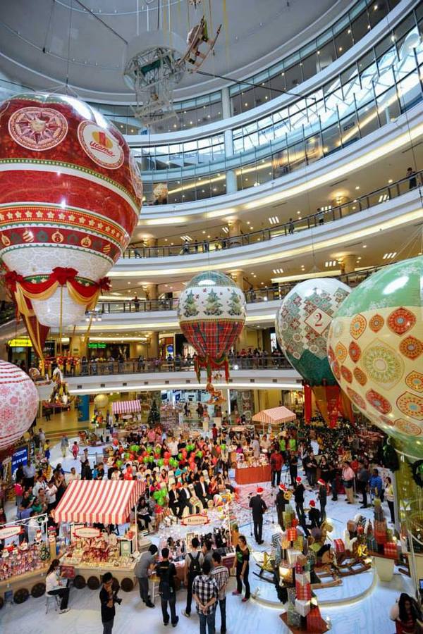 SAYS Top 12 MustSee Christmas Mall Decorations In