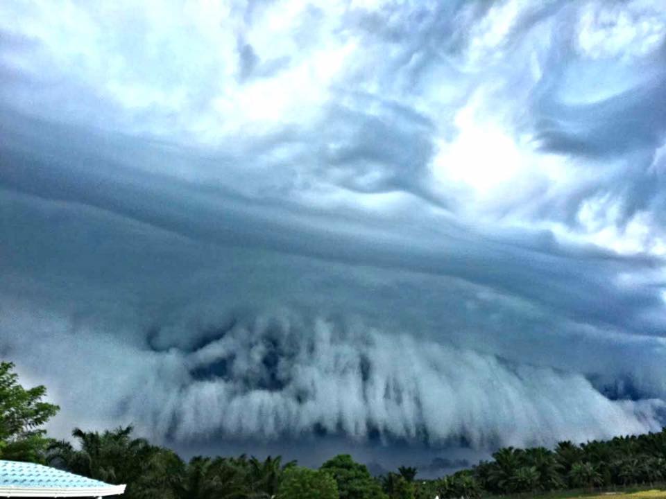 [PHOTOS] Massive 'Cloud Tsunami' Hits Sabah