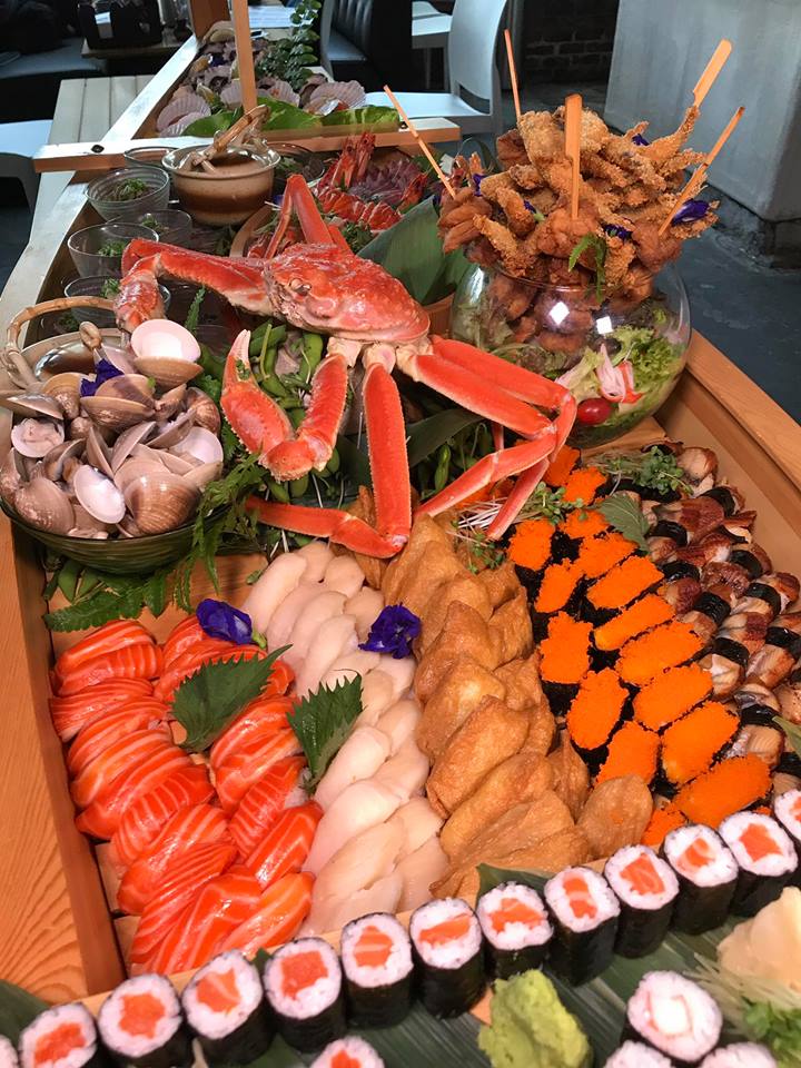 This Restaurant In KL Serves Up An Epic Sampan That's LOADED With Sushi And Fresh Seafood