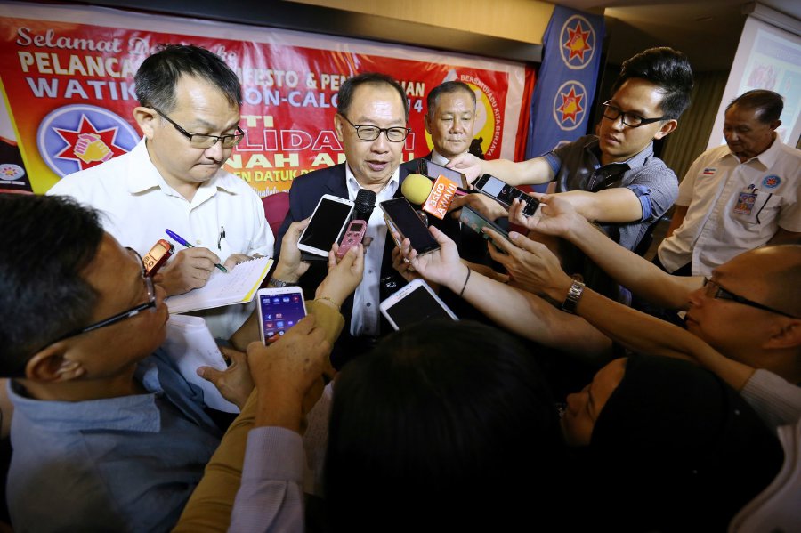 Disappointed Sabahans Stage Protest After Jeffrey Joins BN