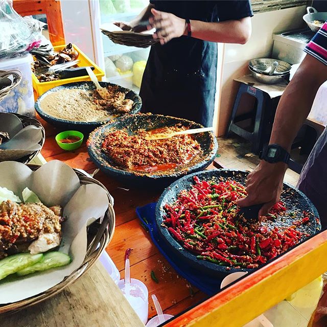 ayam gepuk pak gembus selayang