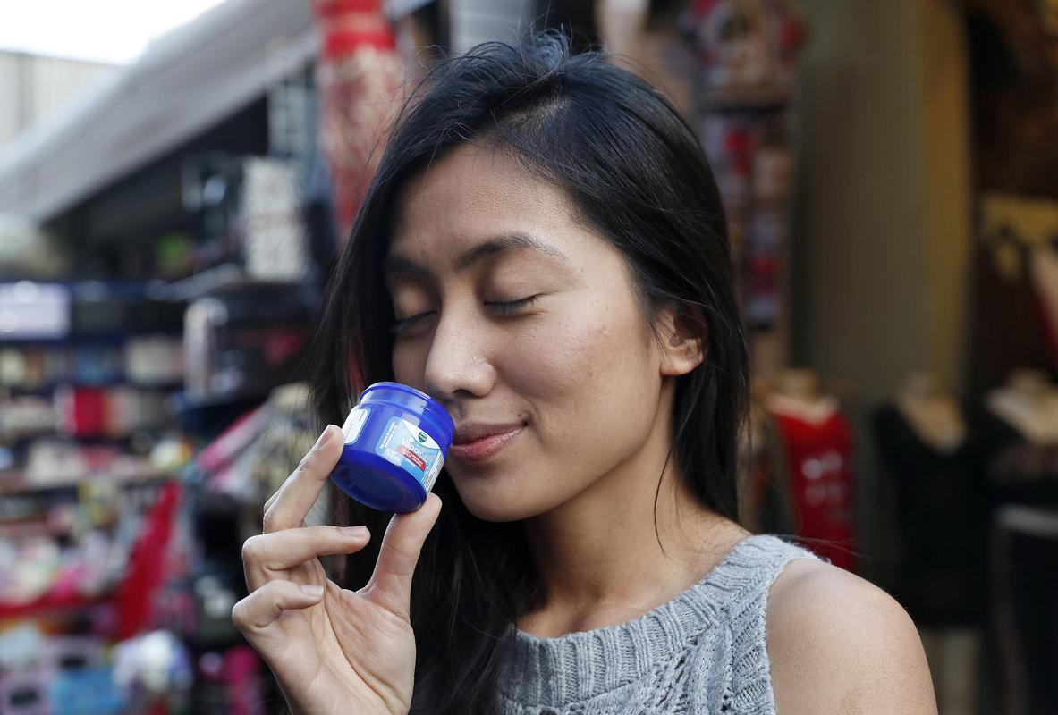 WARNING Applying Excessive Vicks Can Cause Serious Lung Problems