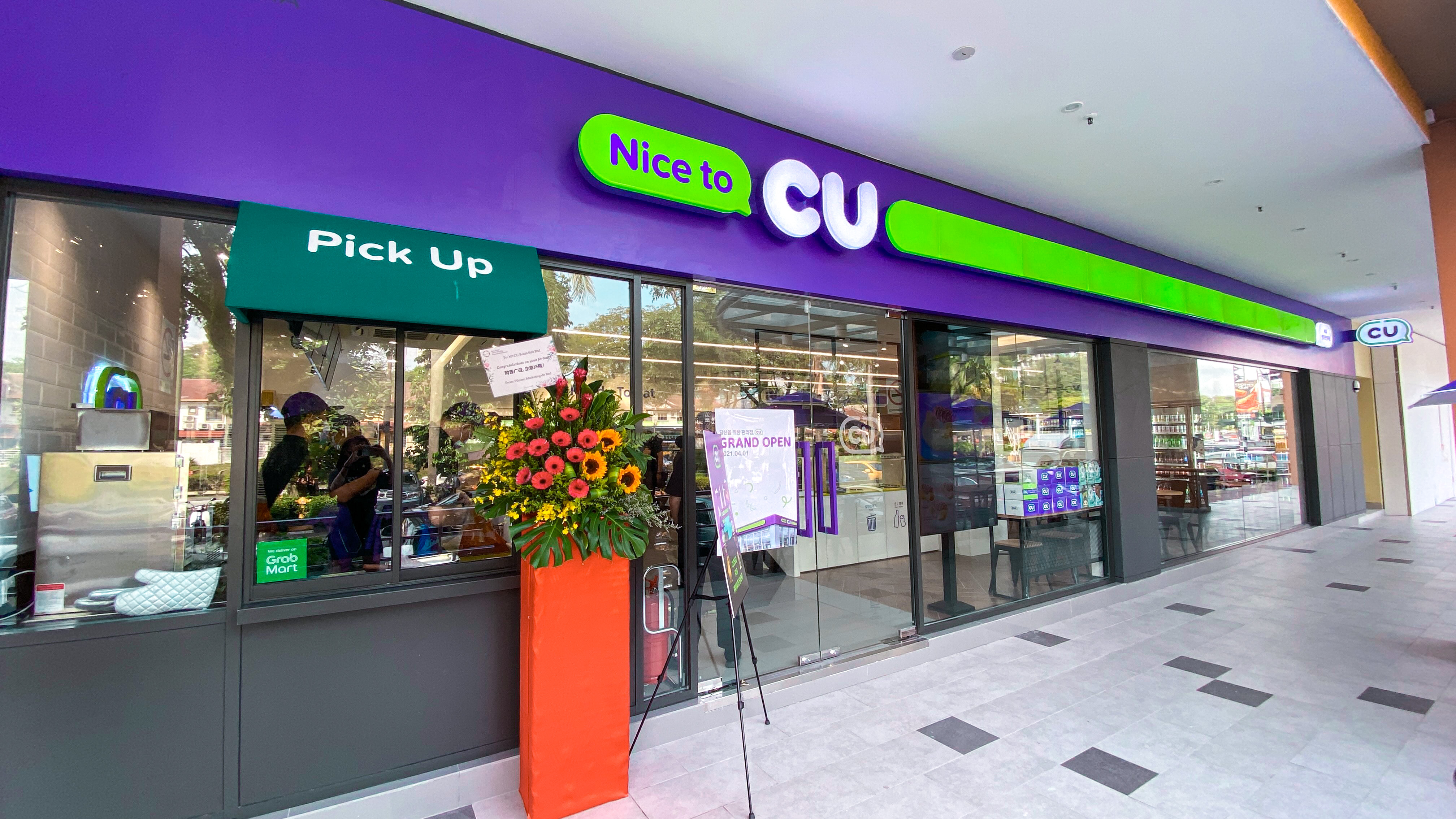 [PHOTOS] Here’s A Glimpse Inside The 1st Korean Convenience Store CU To
