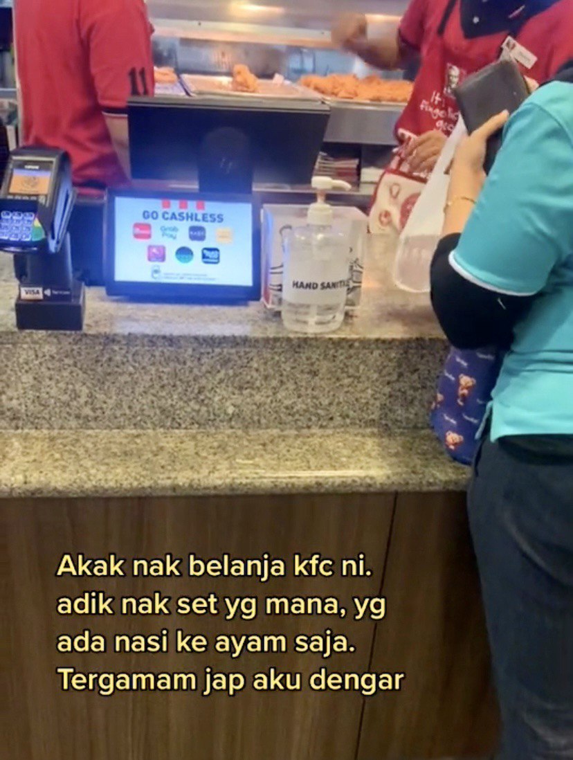 "Doakan Anak Akak" Terharu Stranger Belanja KFC, Rider foodpanda Ini