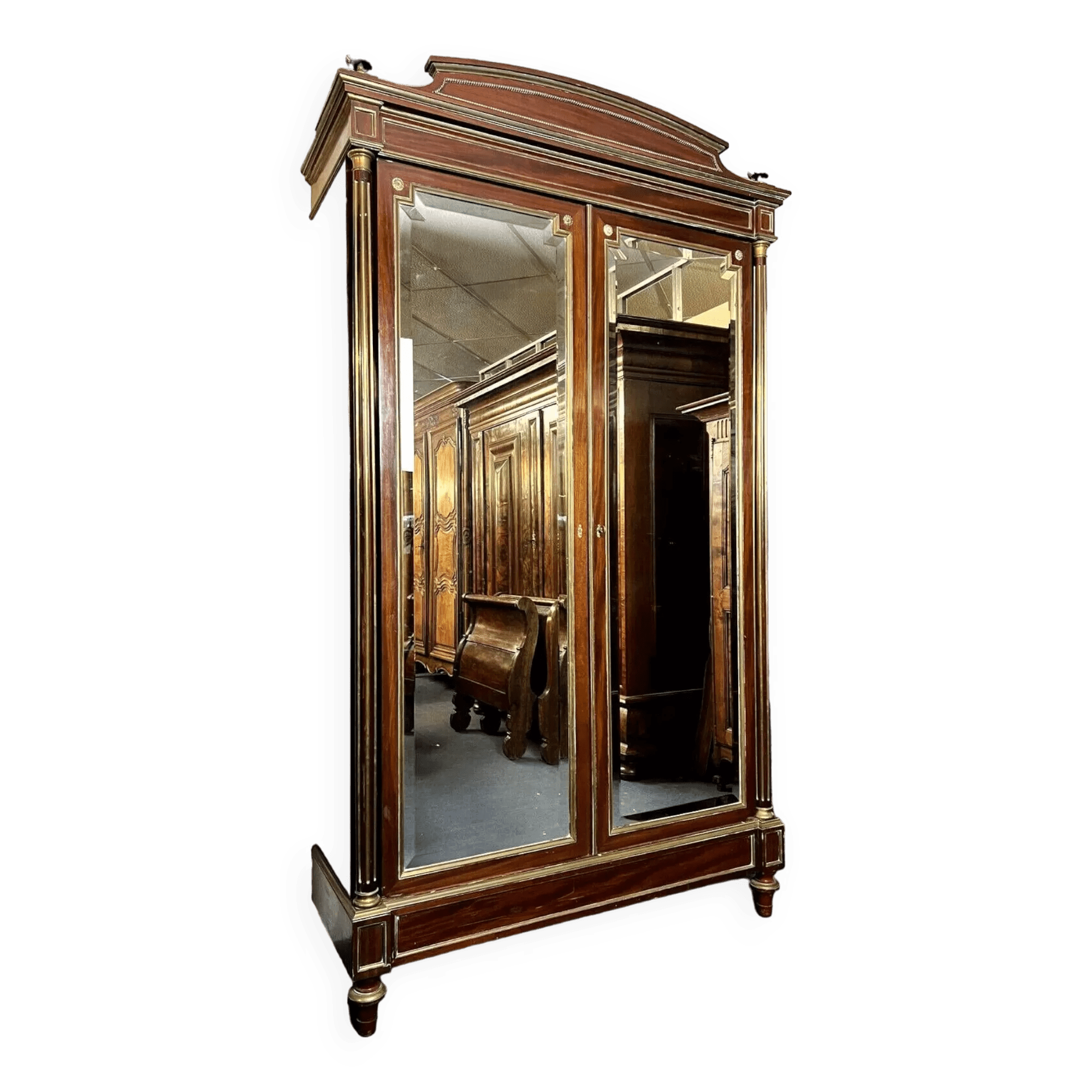 Armoire a glaces Louis XVI Parisienne en acajou et bronzes dorés vers