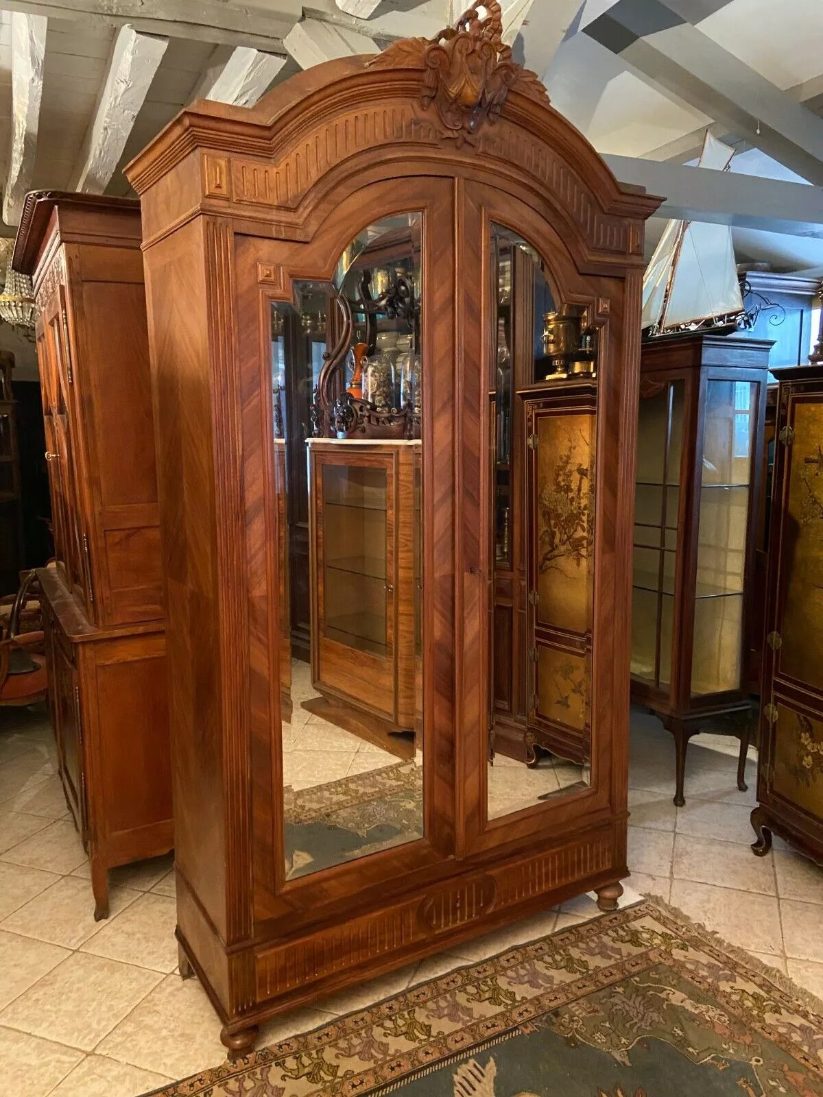 Armoire à fronton fin XIXe avec glaces style Louis XVI Selency