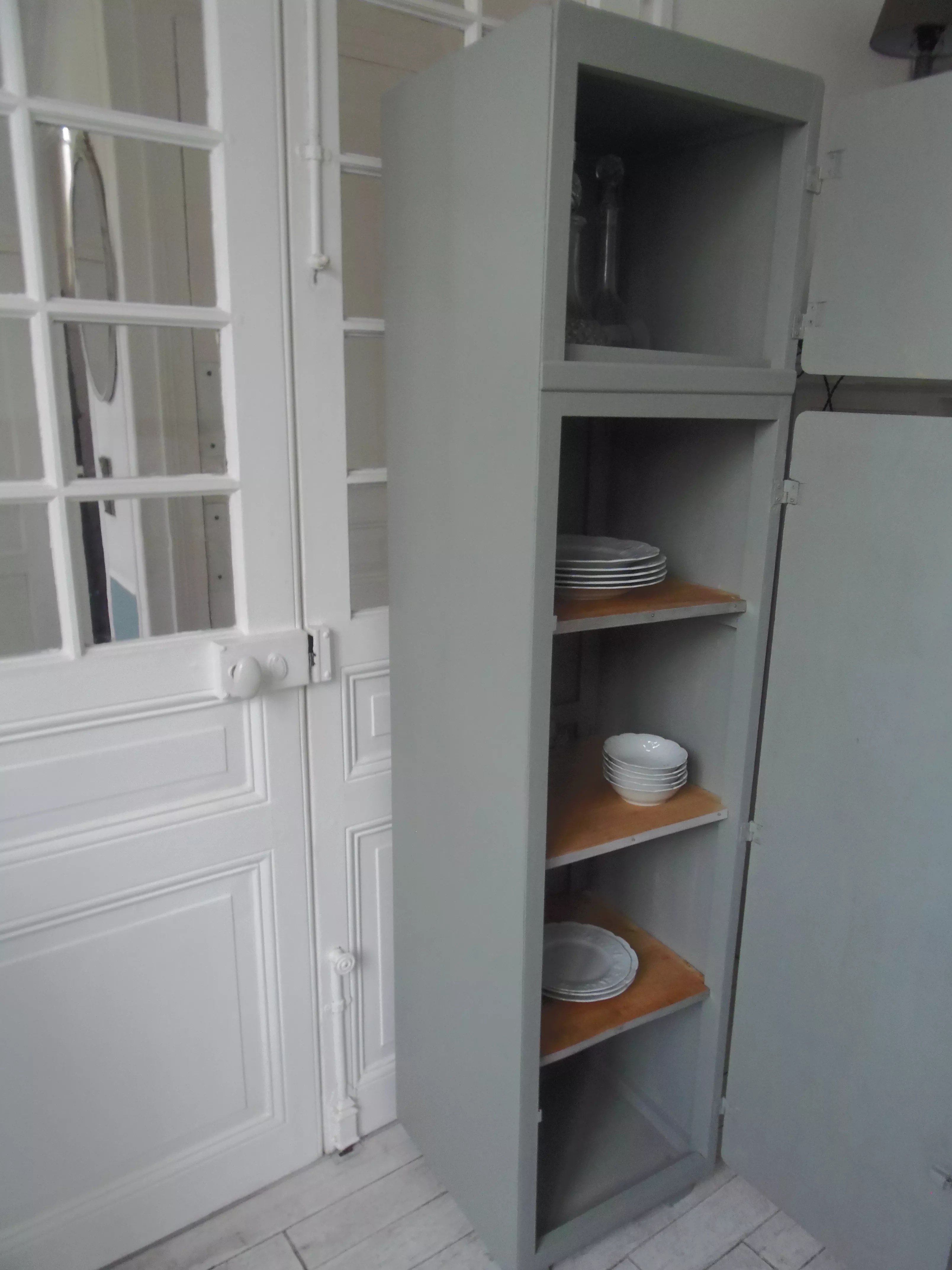 Armoire, vaisselier vintage vert de gris Selency