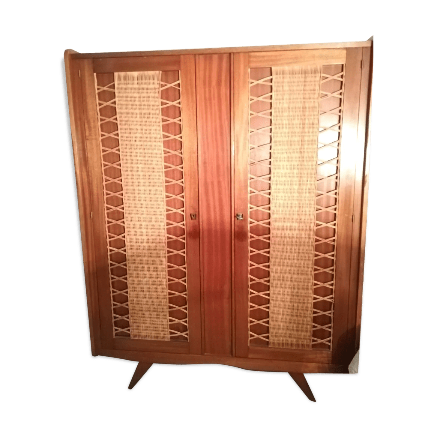 Armoire portes rotin pieds compas Selency