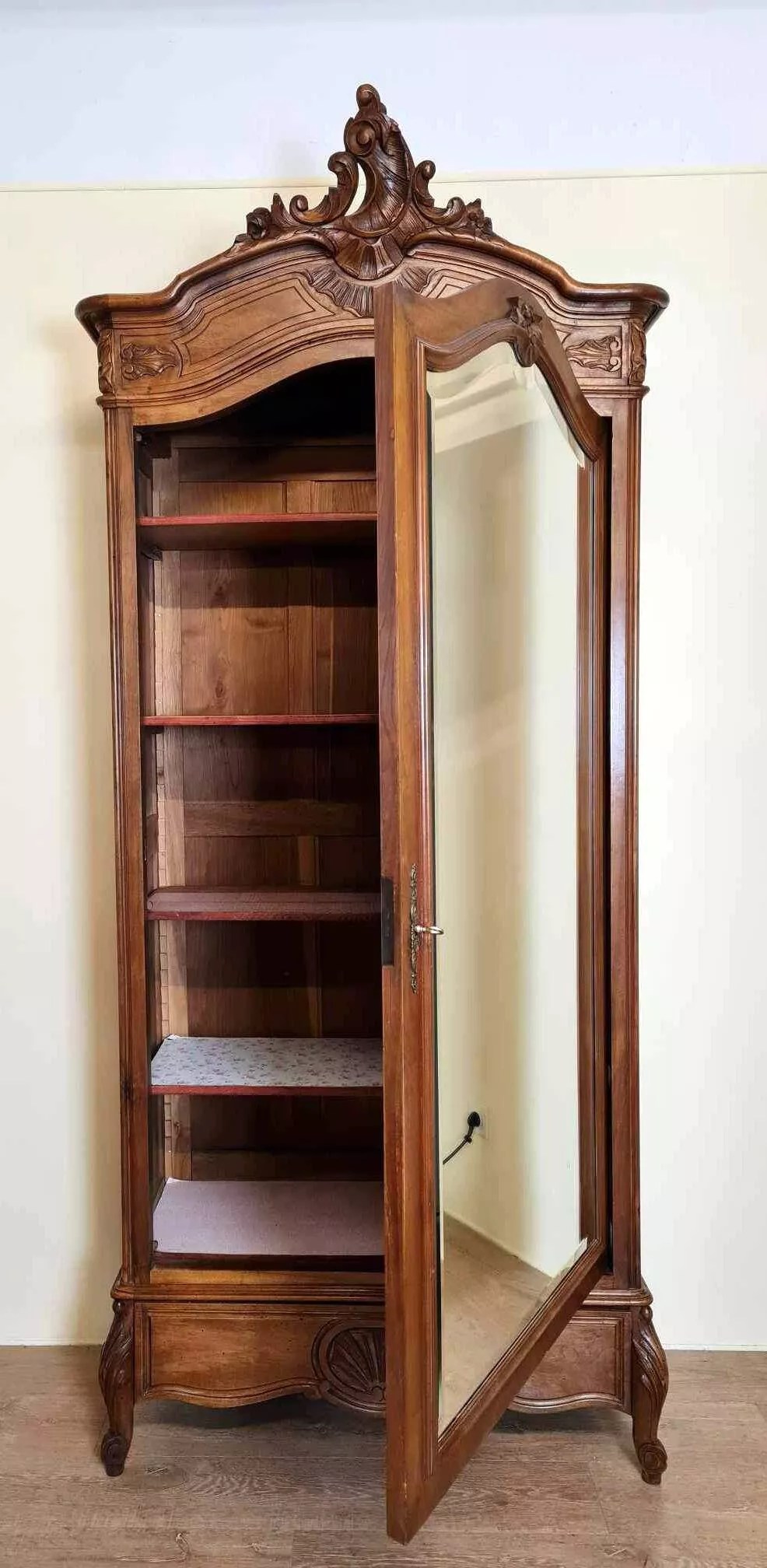 Armoire a glace style louis xv rocaille en noyer Selency