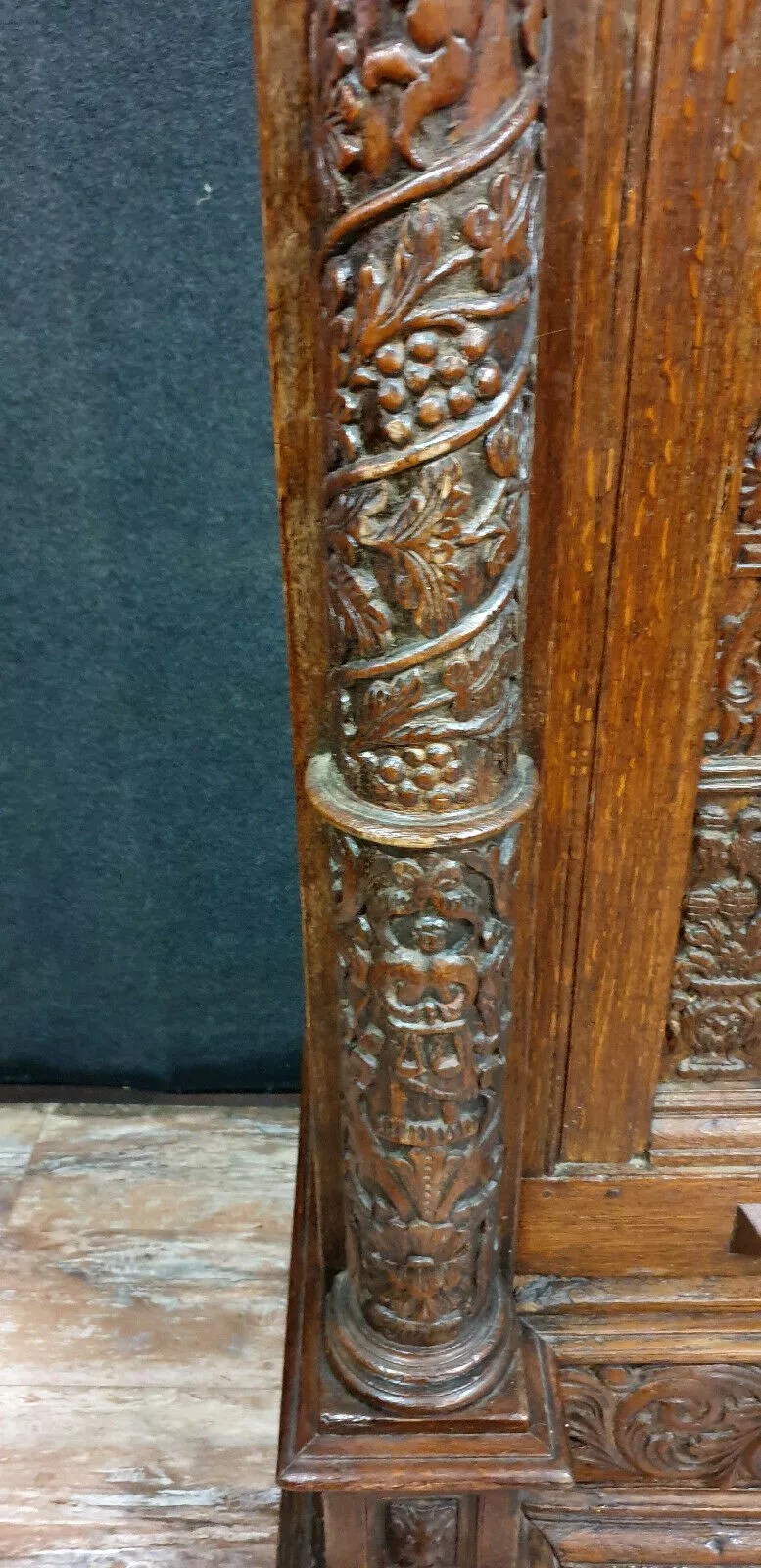 Armoire Rhénane Renaissance de la fin du XVIIe siècle en chêne Selency