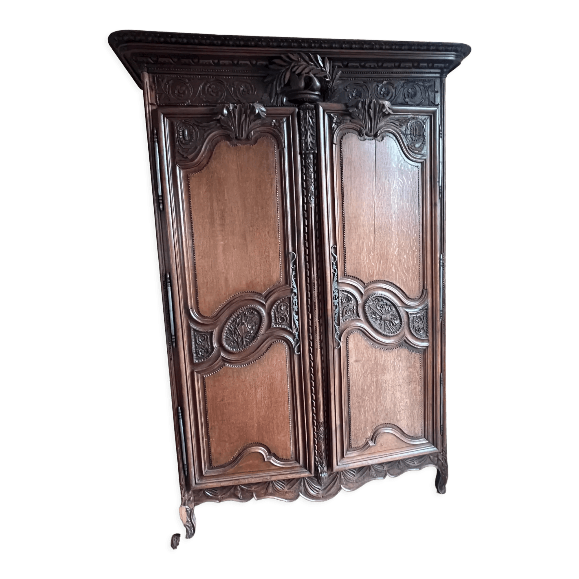 Ancienne armoire normande en chêne massif et sculpté du XIXe siècle