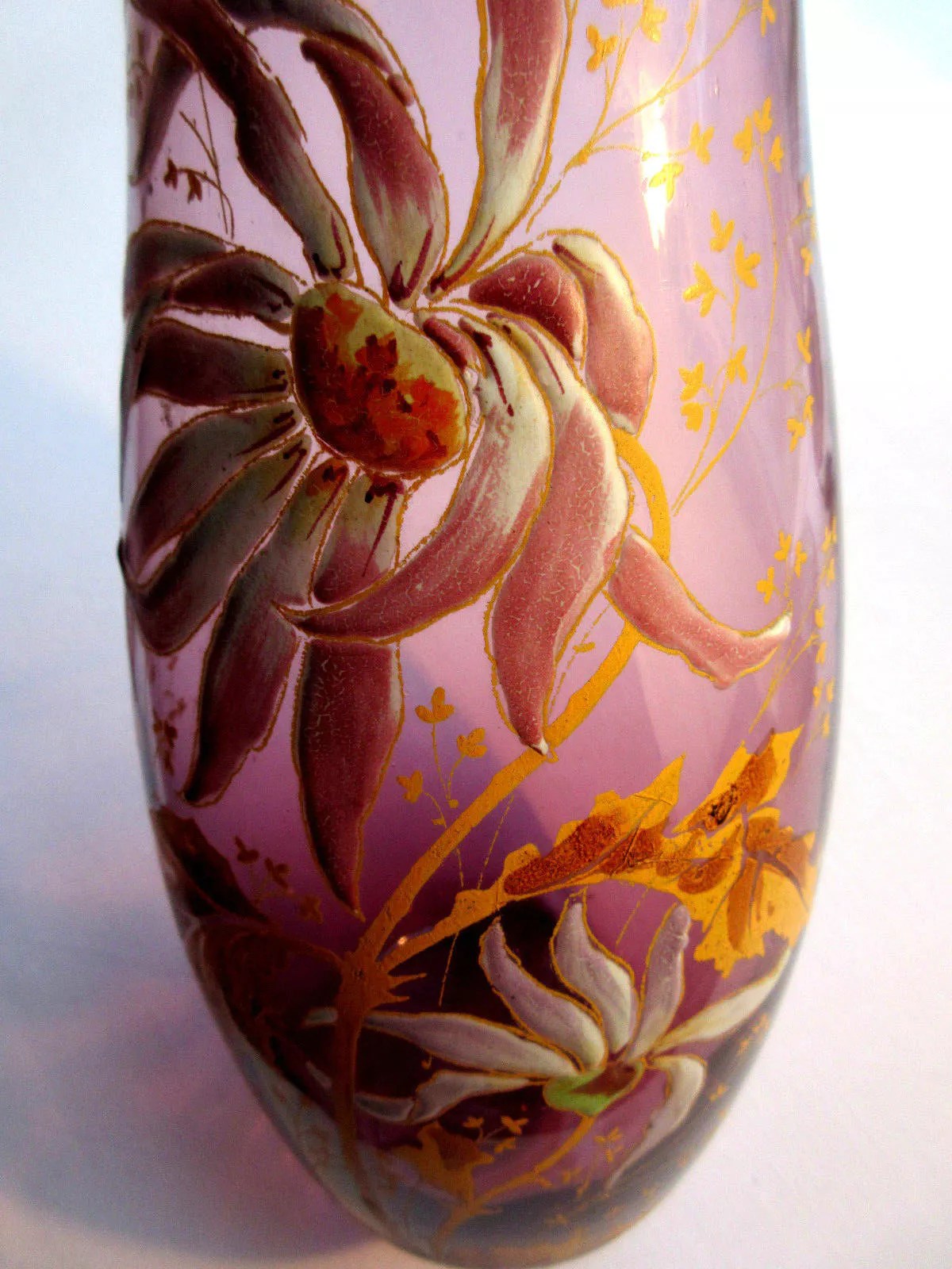 Vase art nouveau Legras, verre émaillé violet parme, dahlia et herbes