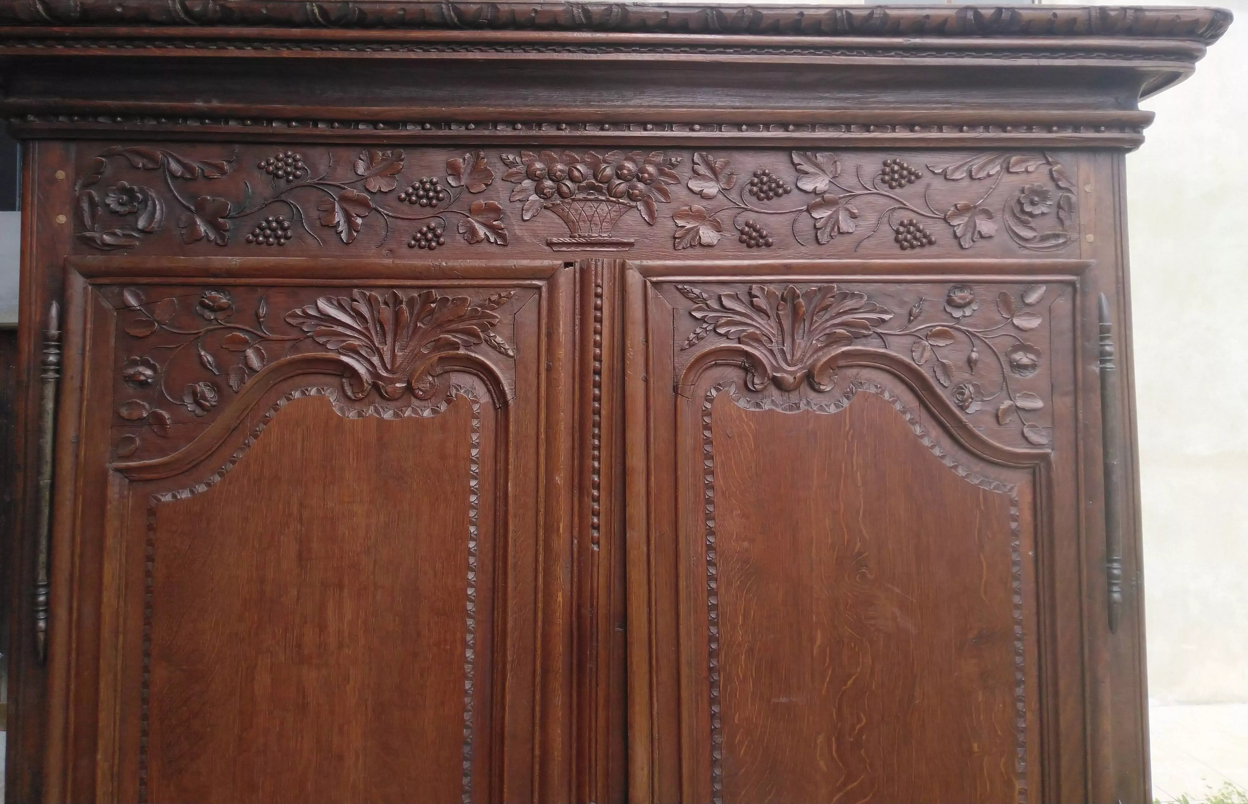 Armoire Normande 19ème en chêne Selency